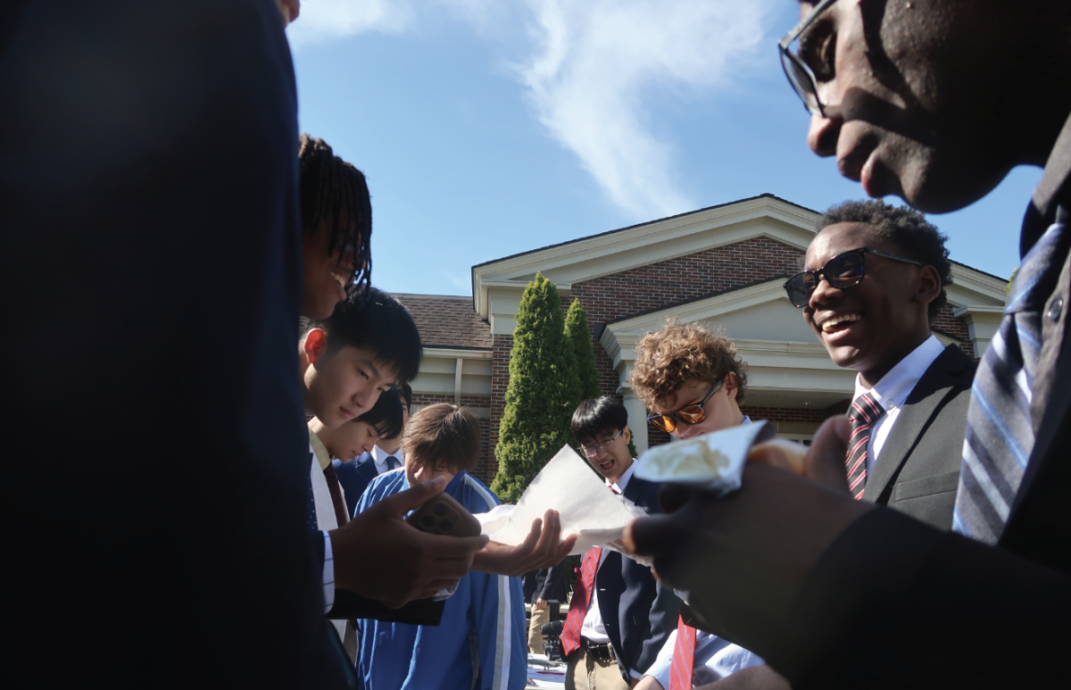 CLUB ACTIVITIES: Students of all ages laugh and smile as they sign up for clubs on Friday, Aug. 29.
